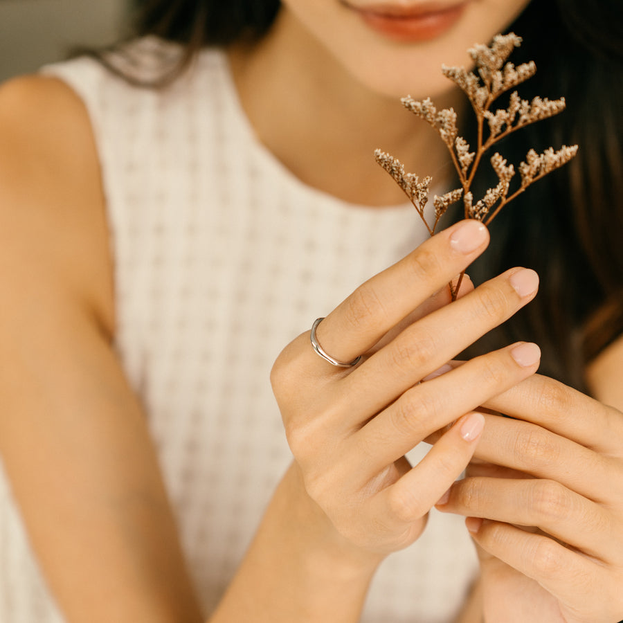 Model wears 925 silver elegant and minimalist ring.