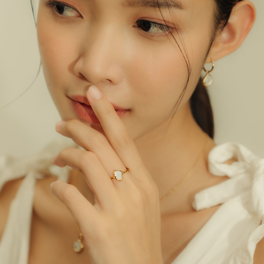 Gold Daria Mother of Pearl Ring