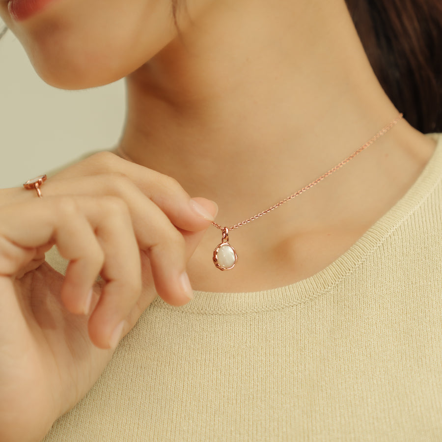Rose Gold Noemi Mother of Pearl Necklace