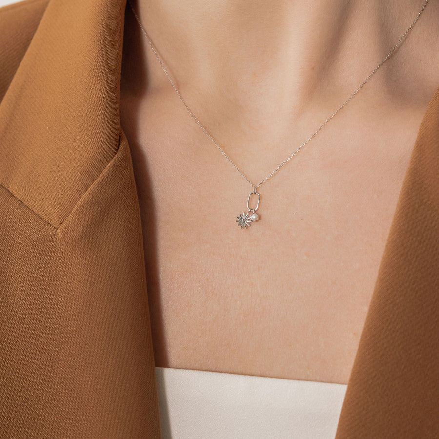14k White Gold Daisy Pearl Necklace