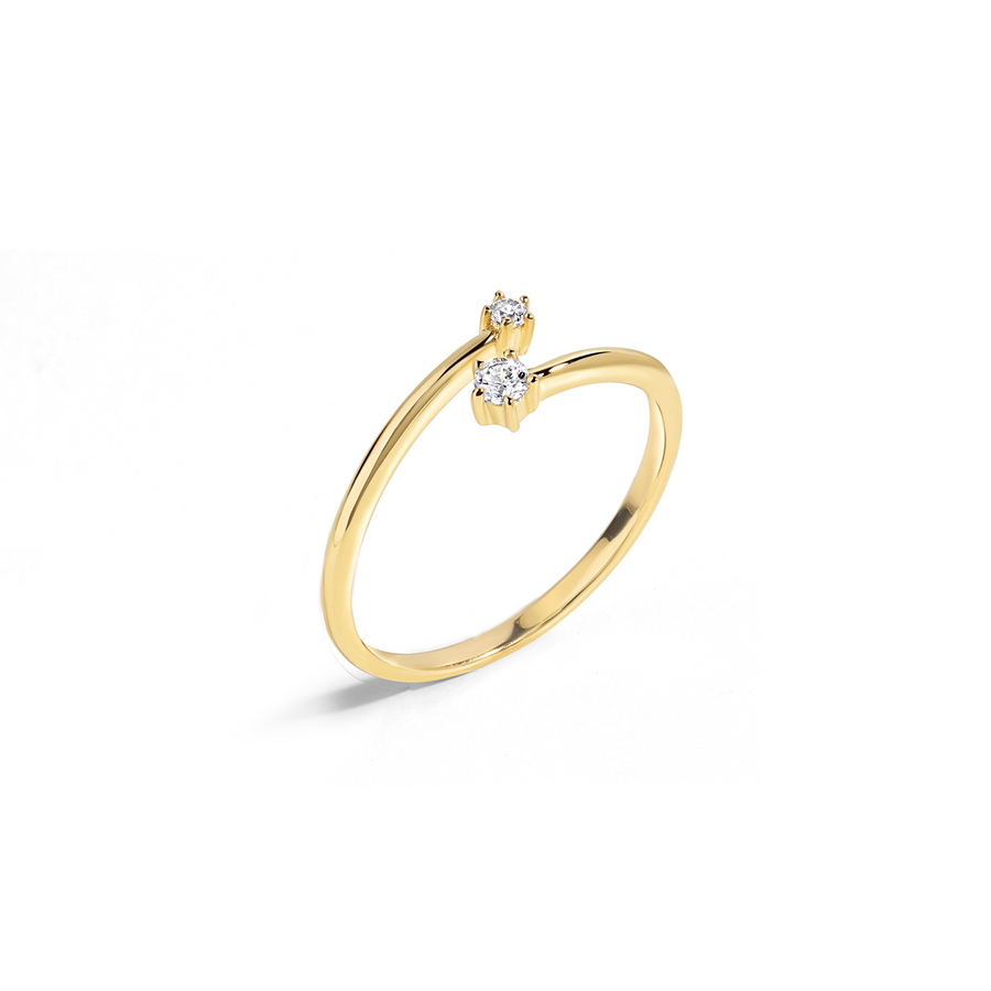 Delicate and elegant ring in gold with cubic zirconia.