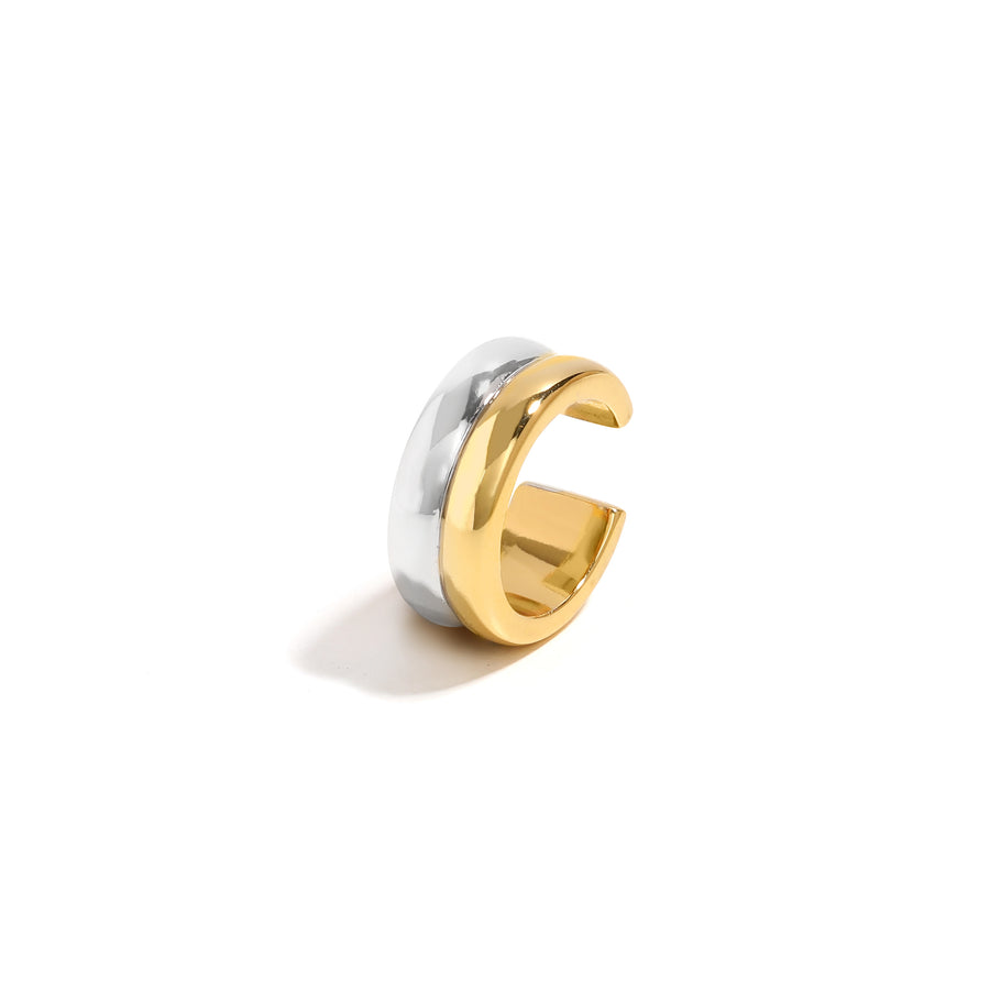 Elegant and minimalist earrings. 925 silver and gold ear cuff.