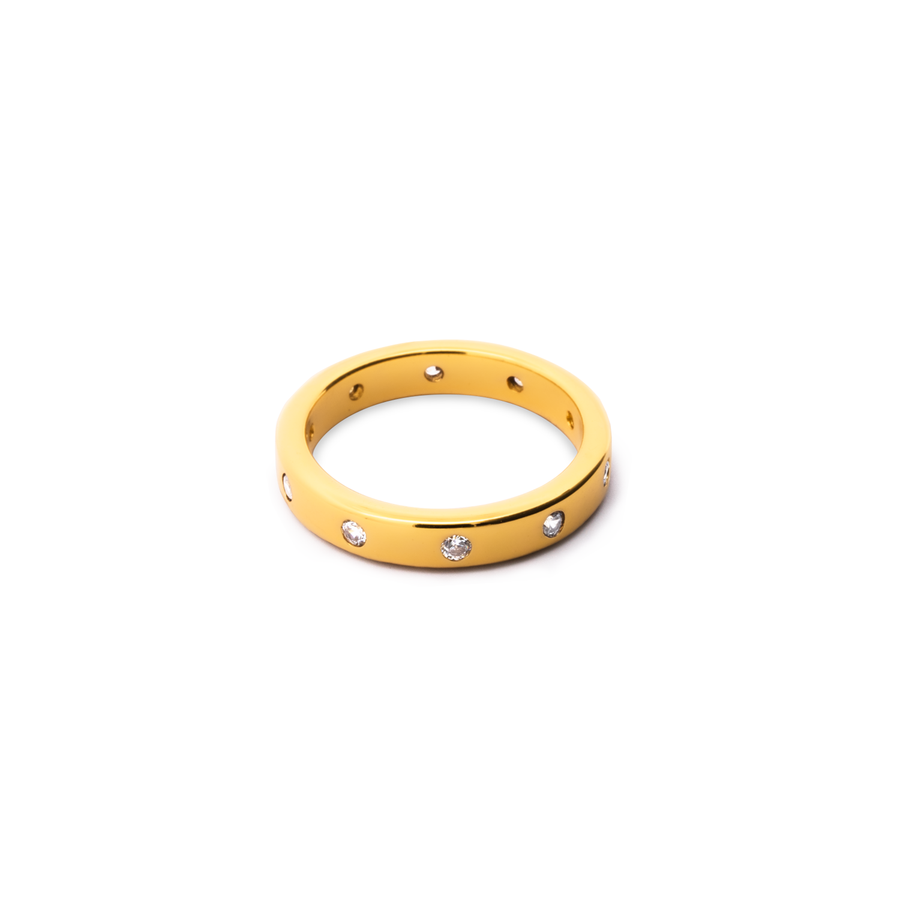 Elegant and minimalist ring in gold, set with cubic zirconia stones.