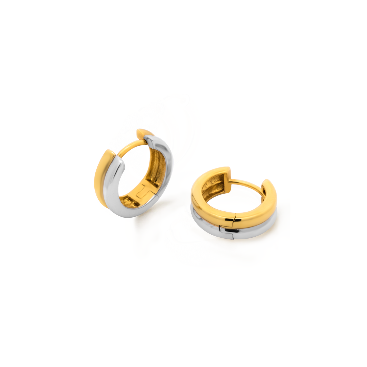 Elegant and minimalist earrings. 925 silver and gold huggies in medium.