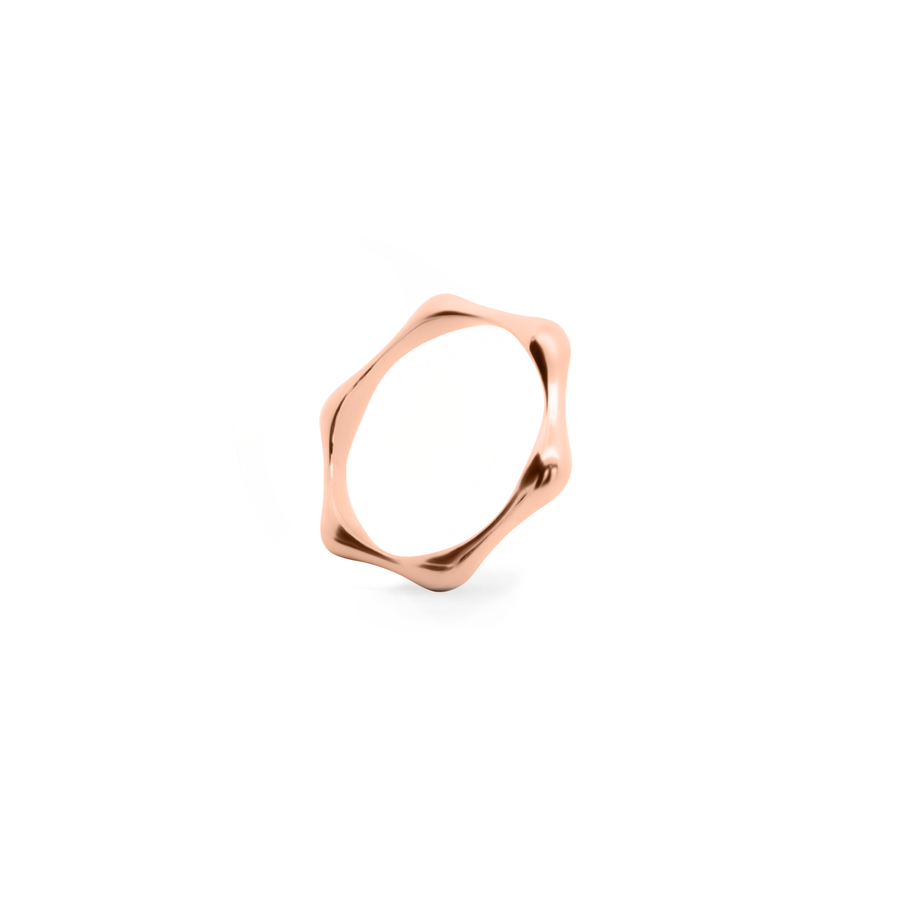 Minimalist and sleek ring in rose gold.