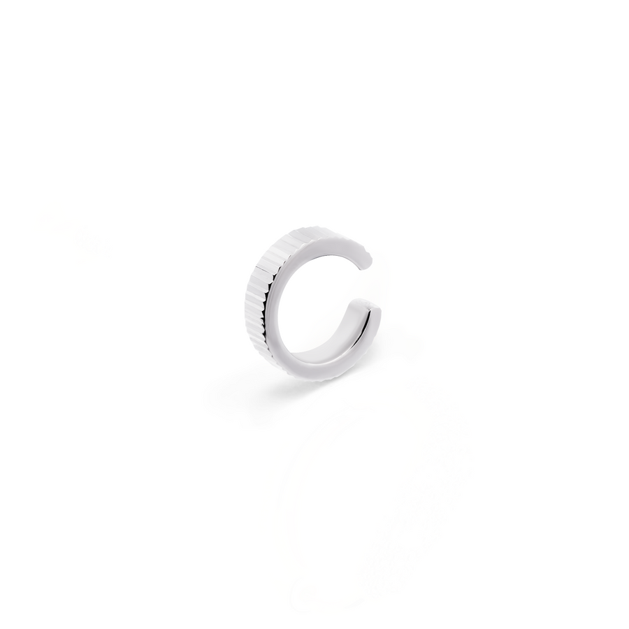 Elegant and statement textured ear cuff in 925 silver.