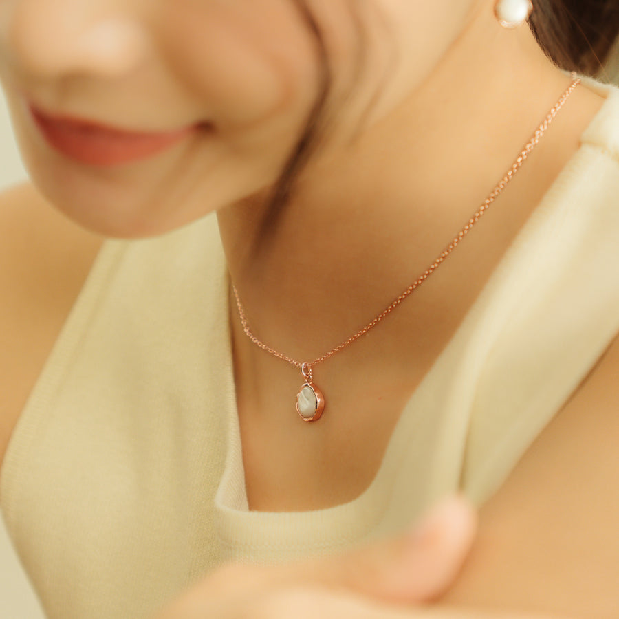 Rose Gold Noemi Mother of Pearl Necklace
