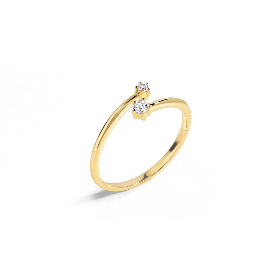 Delicate and elegant ring in gold with cubic zirconia. 