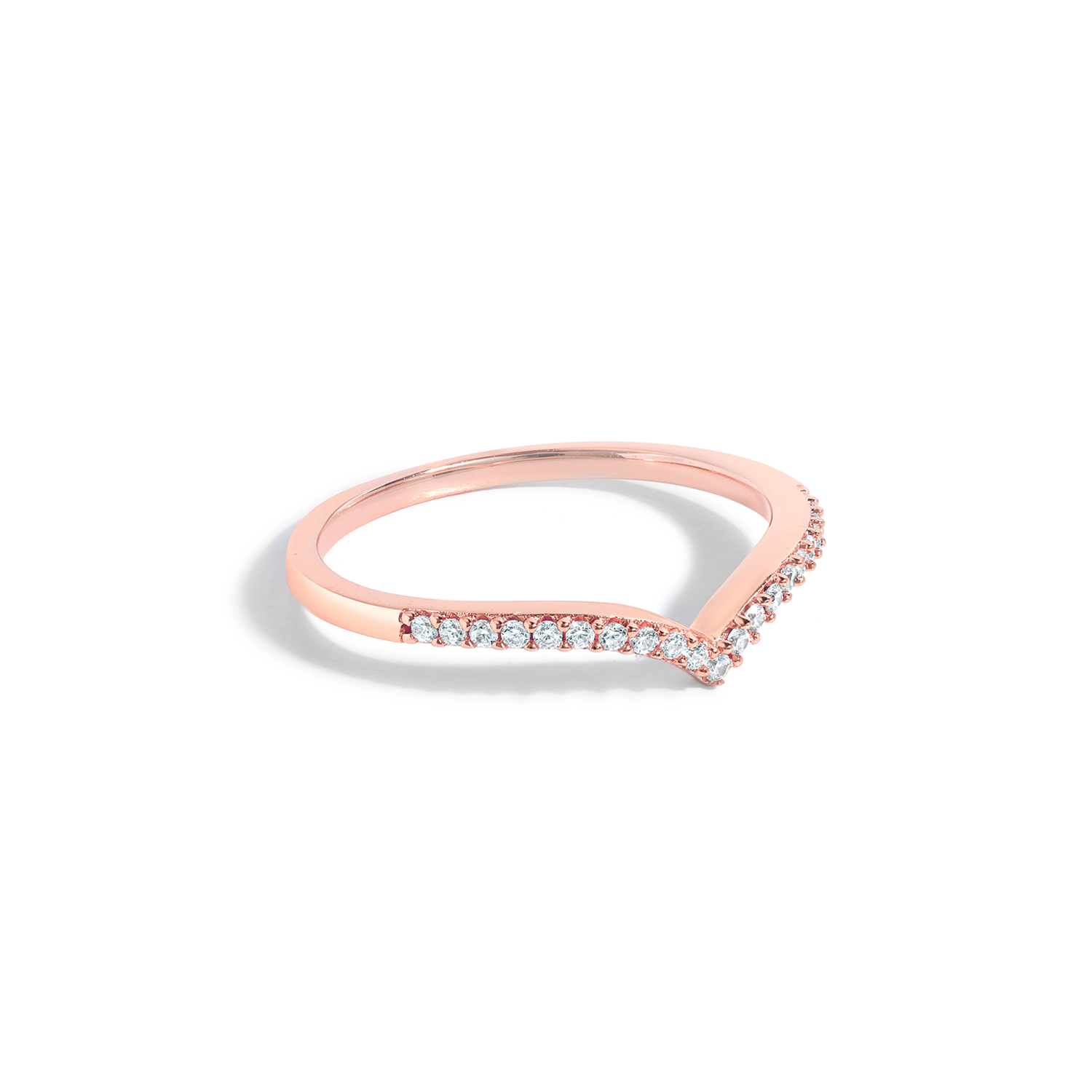 Elegant and classy double ring set with cubic zirconia in rose gold.