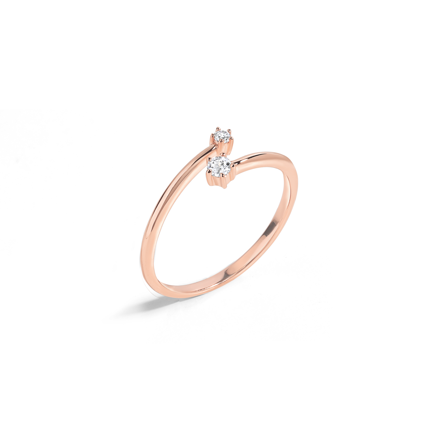 Delicate and elegant ring in rose gold with cubic zirconia. 