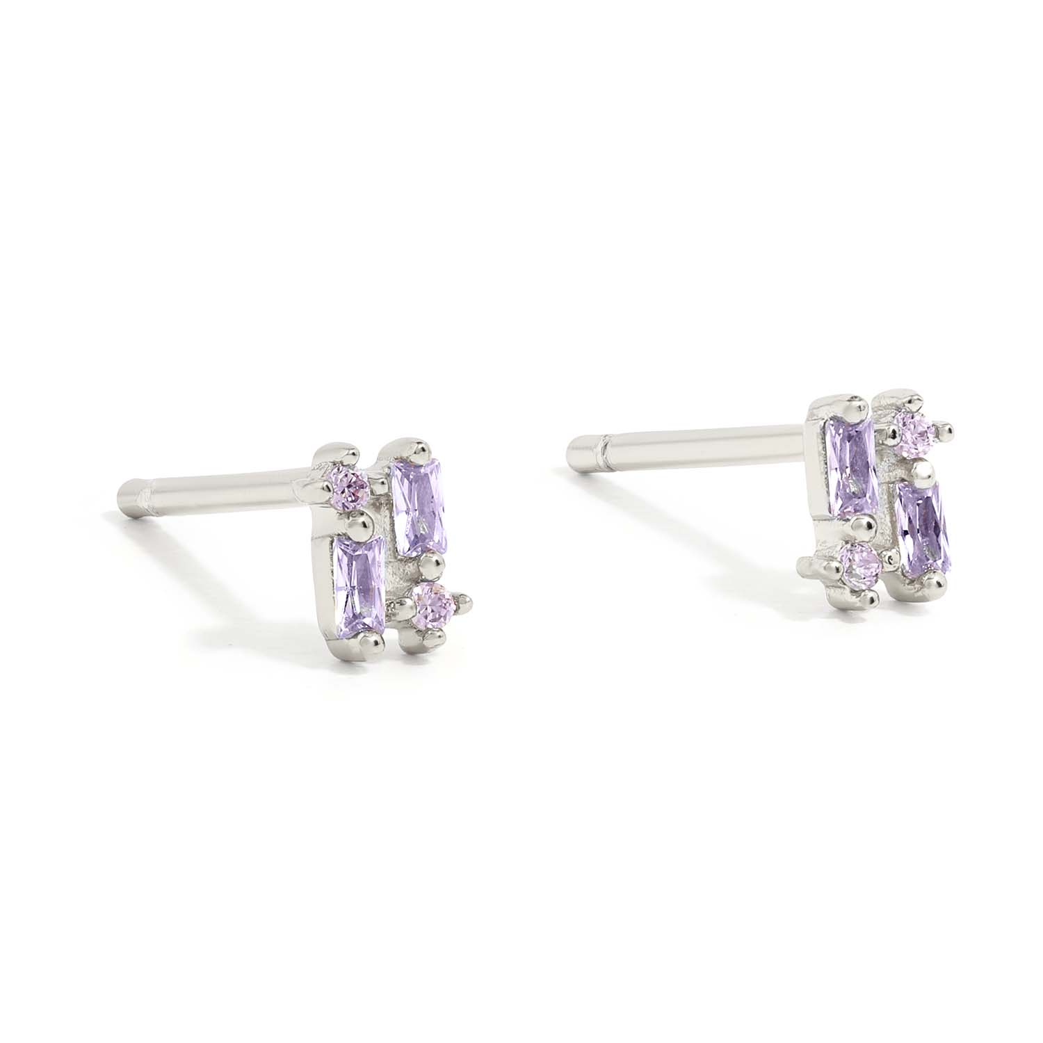 Elegant and minimalist earrings. 925 silver studs set with amethyst stones.