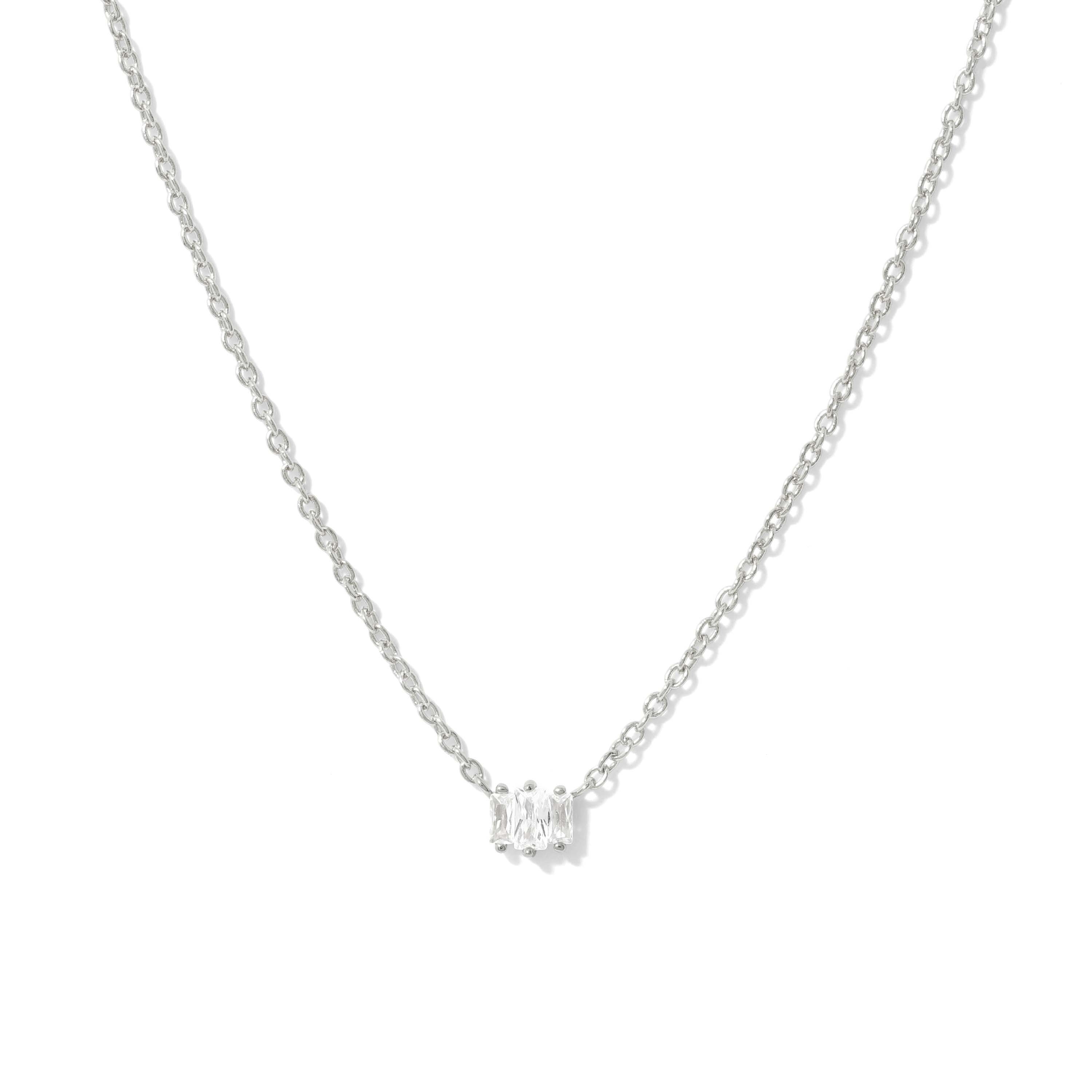 Elegant and minimalist 925 silver necklace set with cubic zirconia stones.