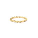 Elegant and minimalist gold ring.