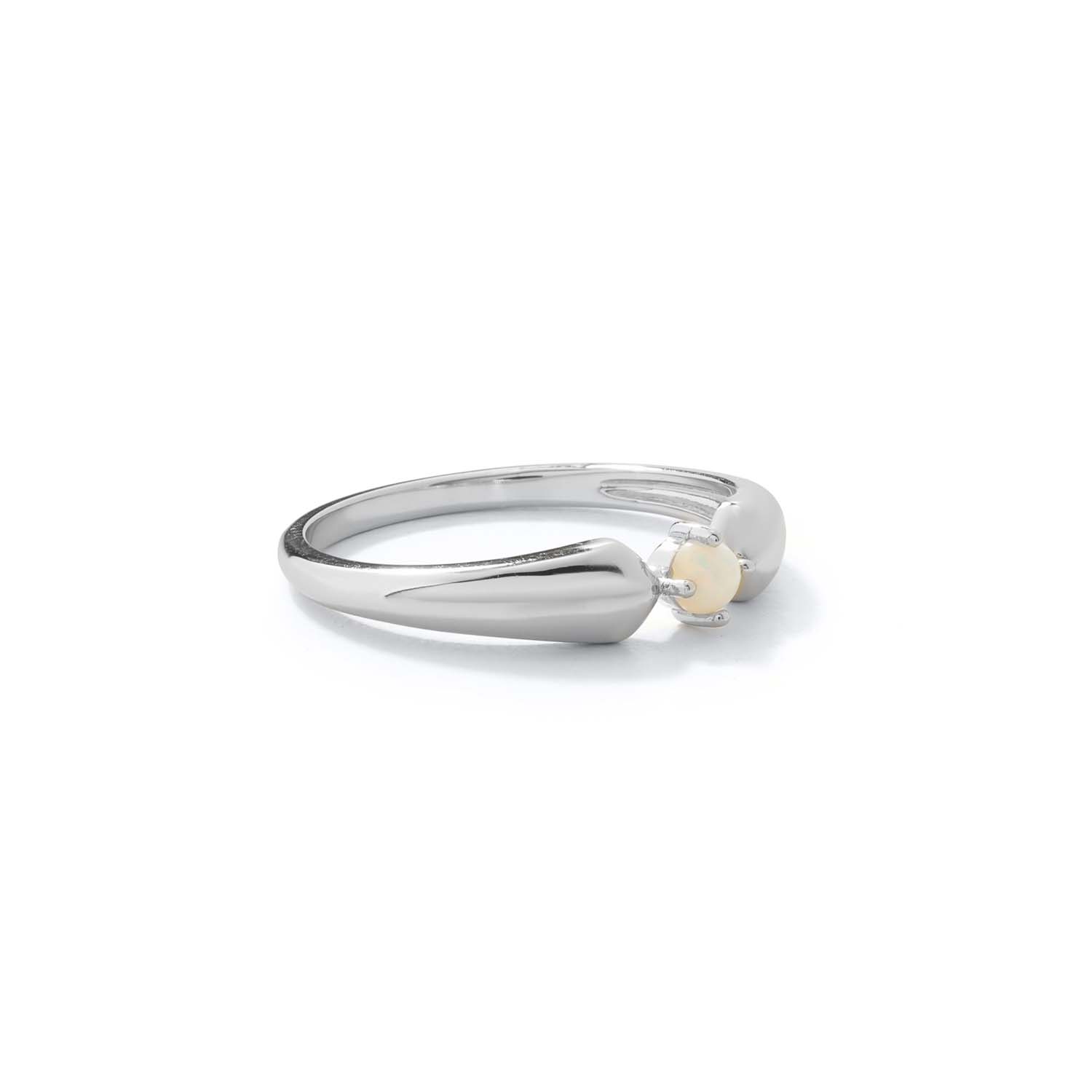 Elegant and minimalist 925 silver ring set with opals.
