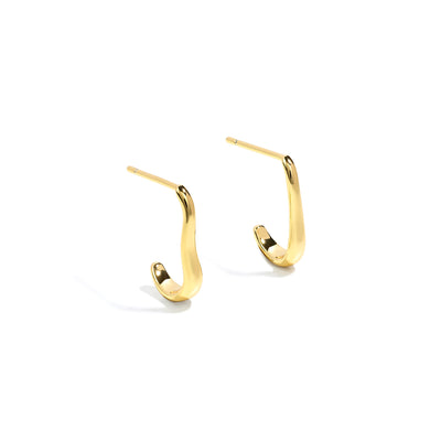 Classy and minimalist stud hoop earrings in gold.