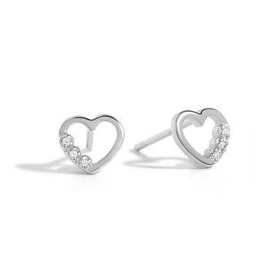 Dainty and minimalist studs in 925 silver with cubic zirconia.
