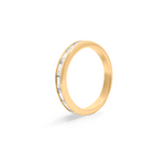 Minimalist and classic ring in gold with cubic zirconia