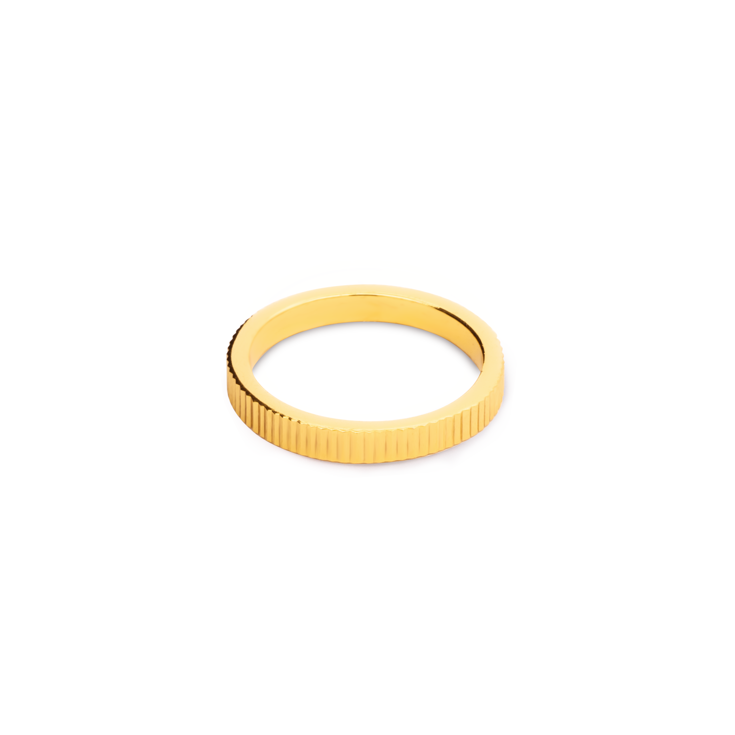 Elegant and statement textured ring in gold.