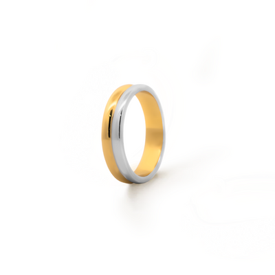 Minimalist and sleek ring in 925 silver.