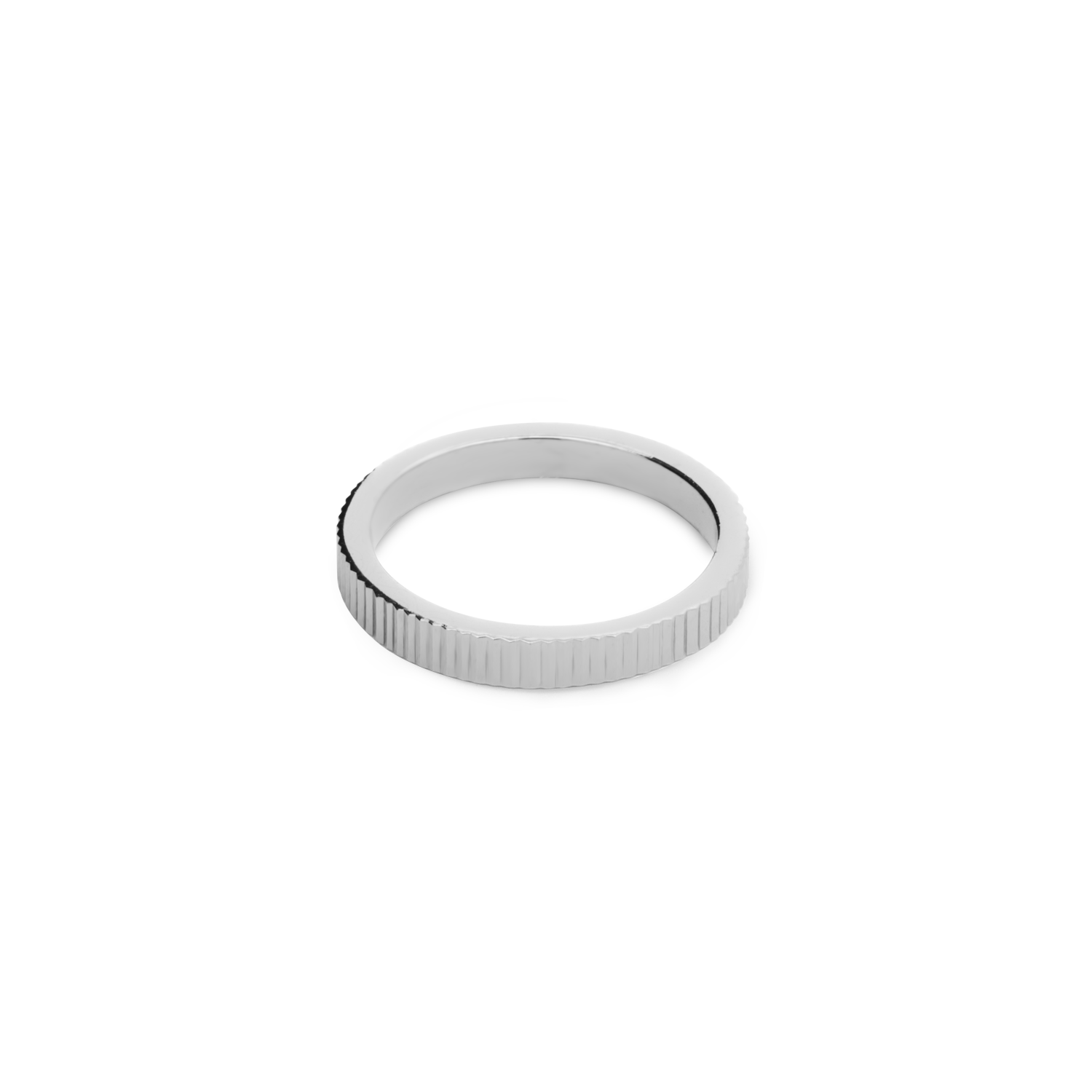 Elegant and statement textured ring in 925 silver.