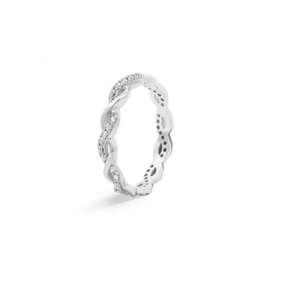 Effortless and graceful ring in 925 silver with cubic zirconia.